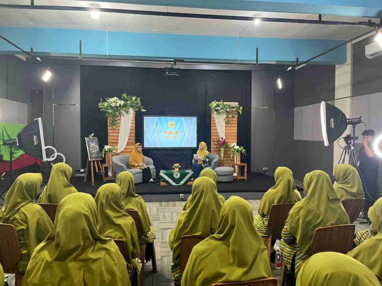Program perdana TvMu “Ngasah” (Ngaji 'Aisyiyah) dari stodio SMK Muhammadiyah 1 Lamongan